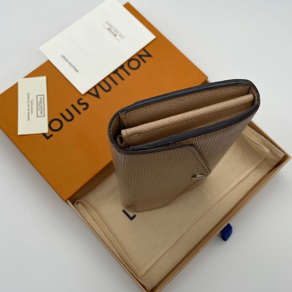 Louis Vuitton - Picture 9 of 13